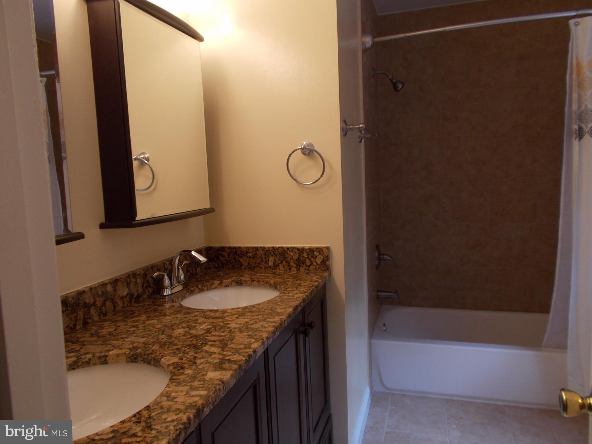 8034 Stillbrooke Road Manassas, VA 20112 - Photo 17 of 25 Bath (Master)