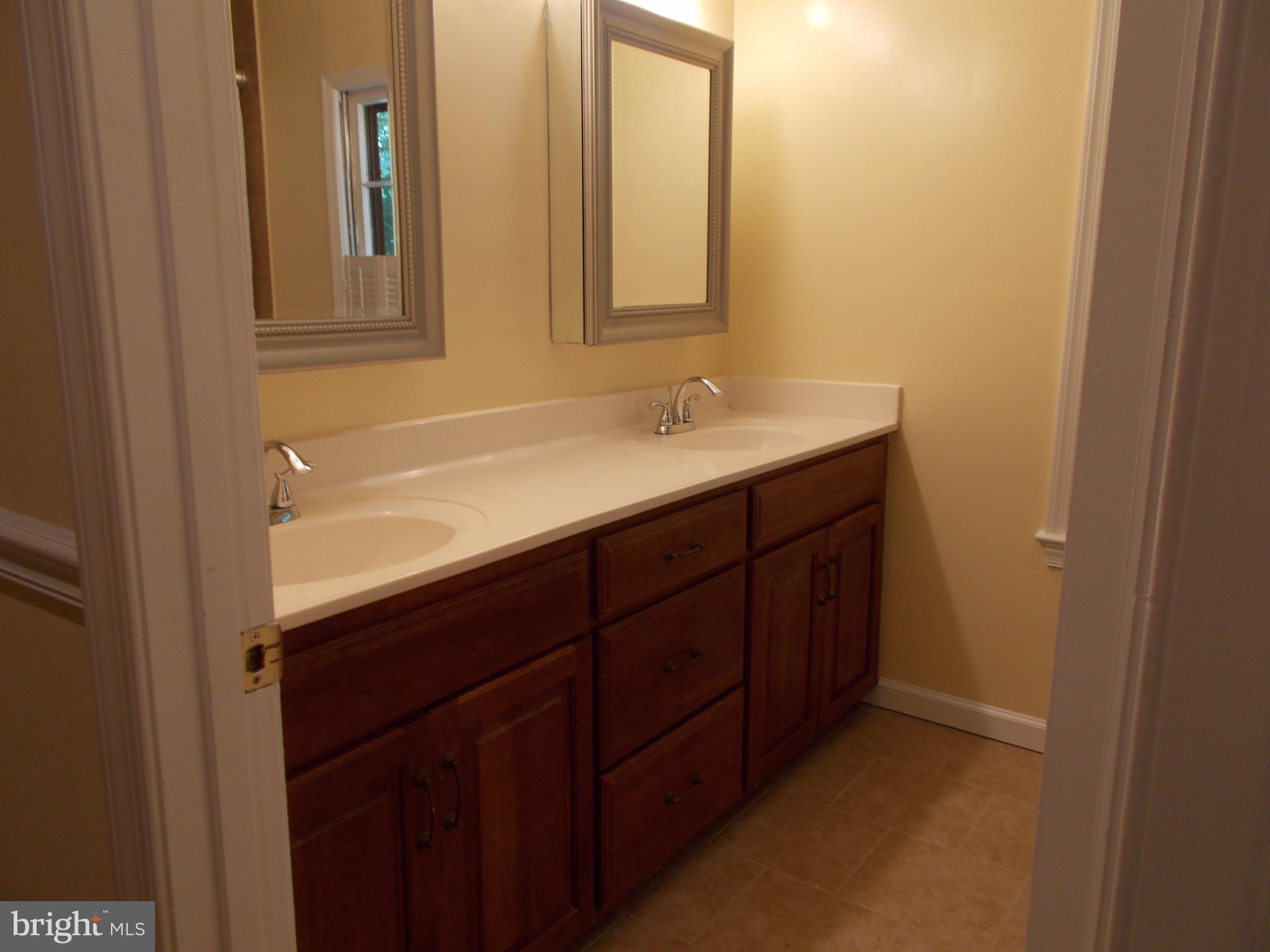 8034 Stillbrooke Road Manassas, VA 20112 - Photo 23 of 25 Bath