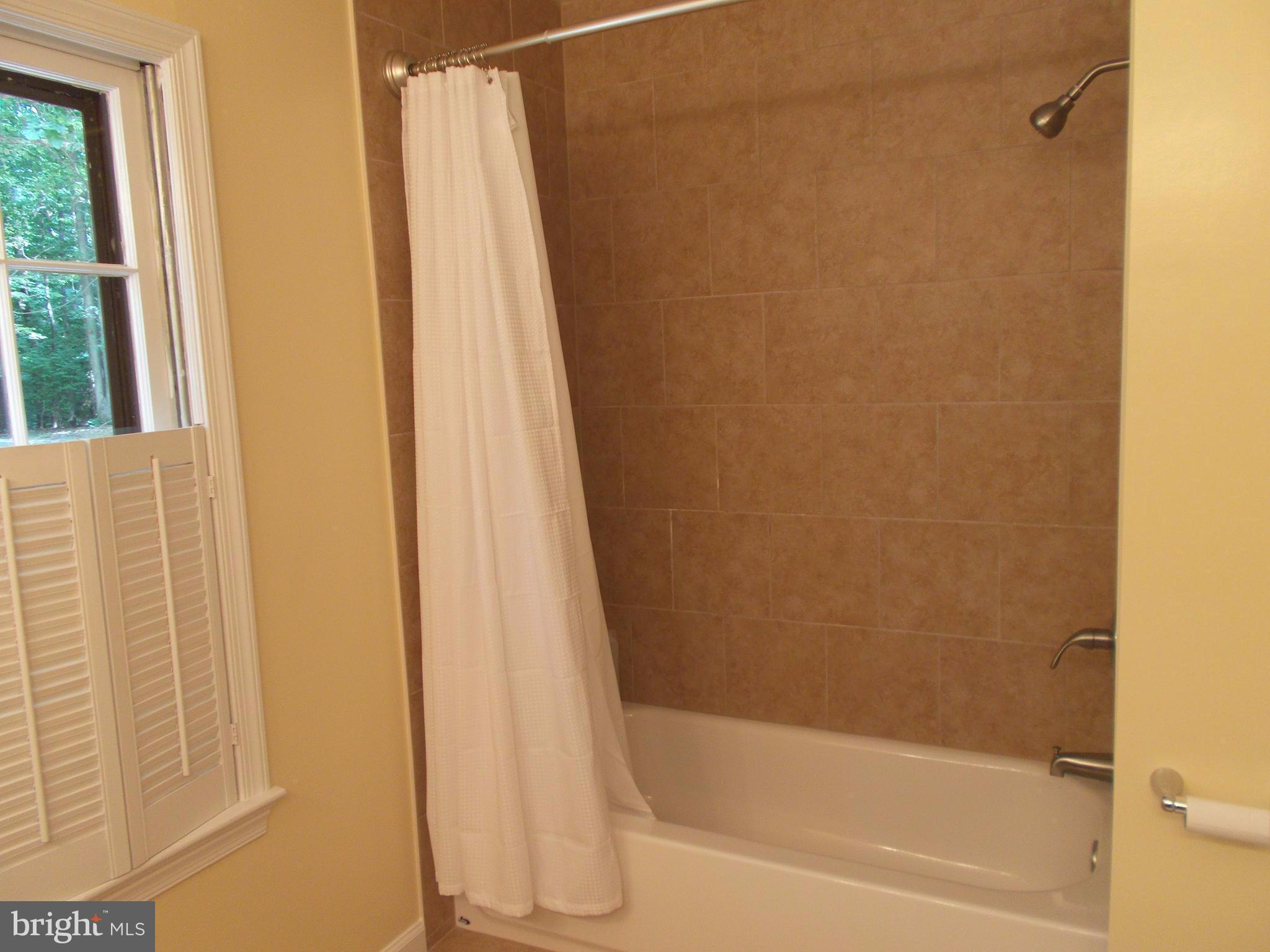 8034 Stillbrooke Road Manassas, VA 20112 - Photo 24 of 25 Bath (Master)