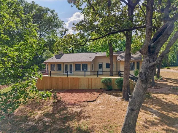 $350,000 | 102 Summerall Drive, Mabank, TX 75156