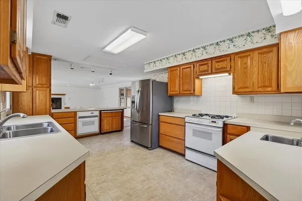 $350,000 | 102 Summerall Drive, Mabank, TX 75156