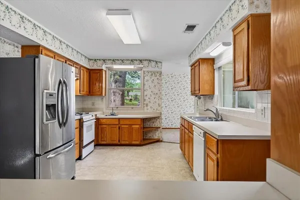$350,000 | 102 Summerall Drive, Mabank, TX 75156