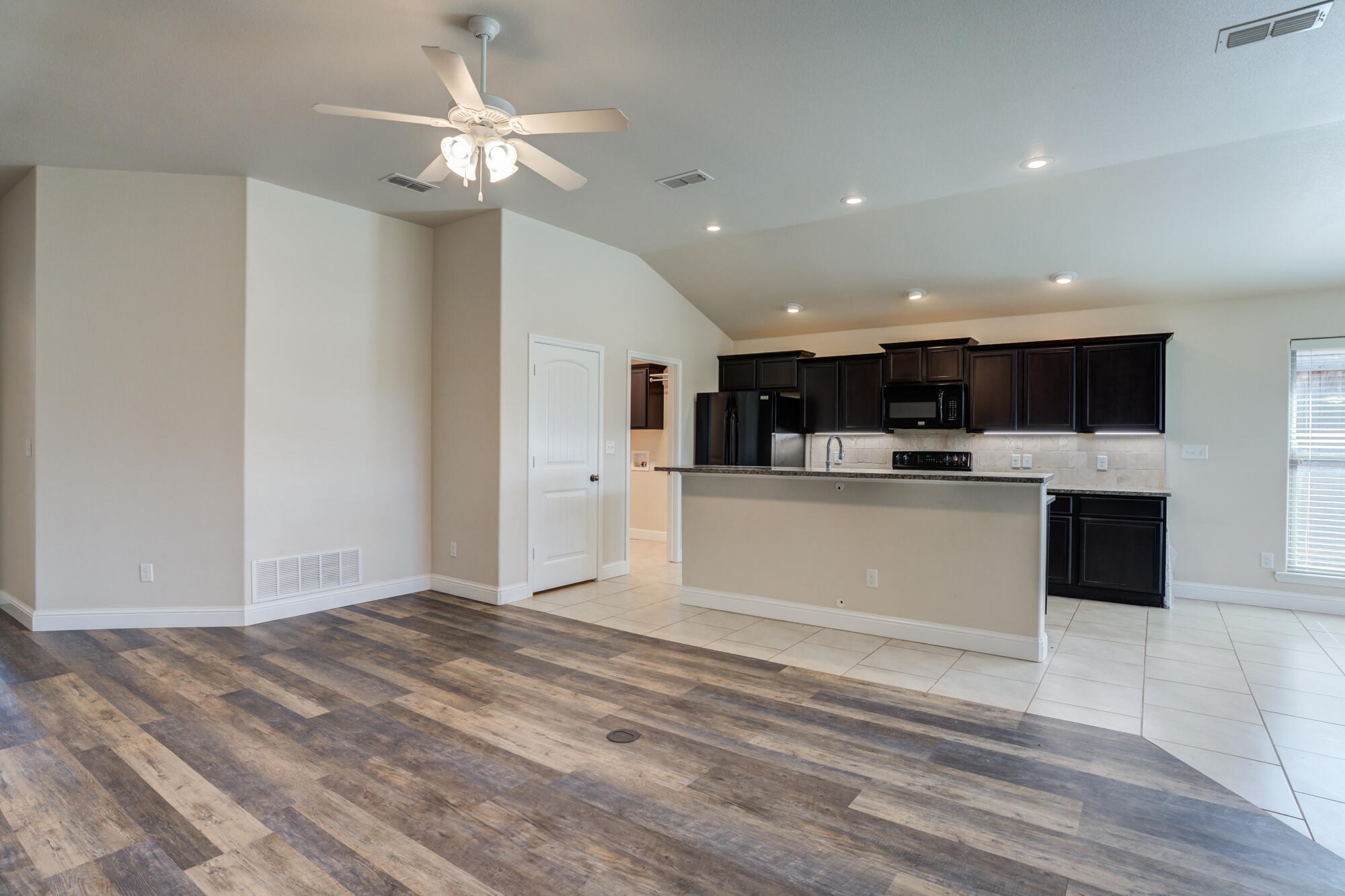 5502 113th Street Lubbock, TX 79424 - Photo 3 of 40 5502-113th-St_Lubbock-TX_18