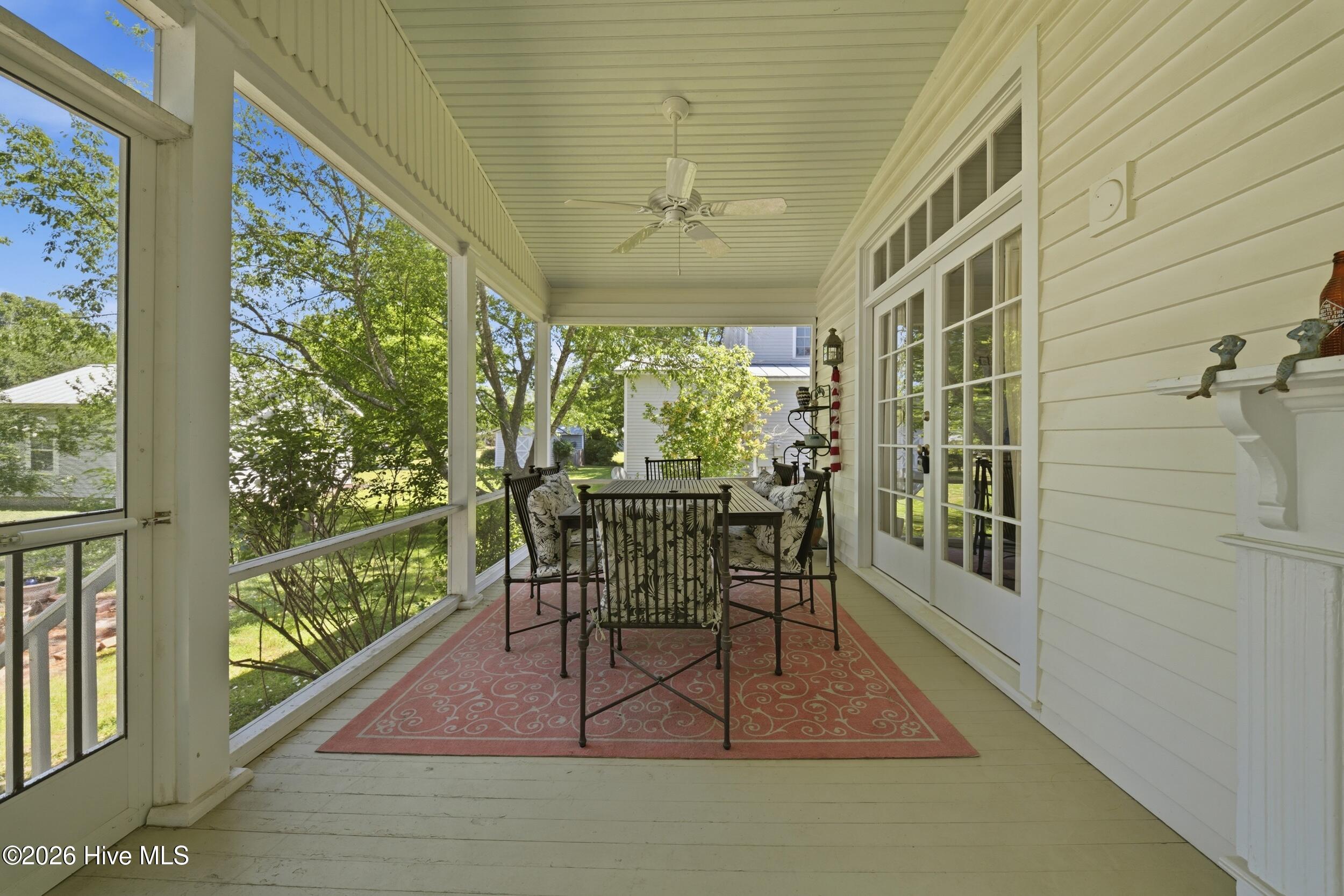 409 Elliott Street Edenton, NC 27932 - Photo 33 of 39 Screened in Porch