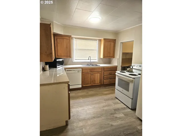 $210,000 | 201 East Burgen Street, Goldendale, WA 98620