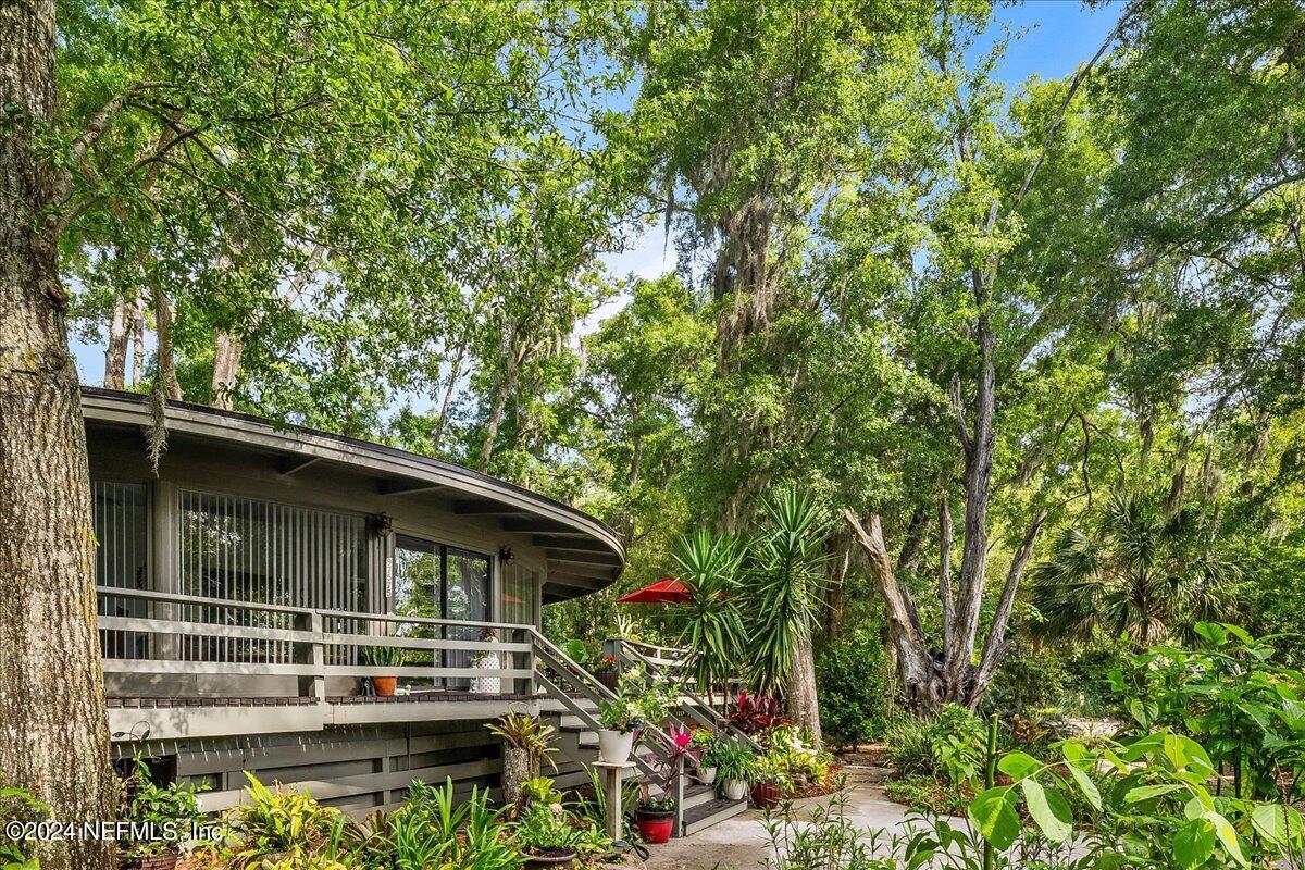 97575 Pirates Point Road Yulee, FL 32097 - Photo 3 of 22 a backyard of a house with lots of green space