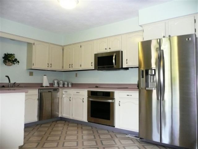 6513 North Post Oak Road Peoria, IL 61615 - Photo 4 of 15 Gallery Image 4