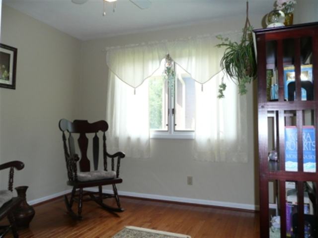 6513 North Post Oak Road Peoria, IL 61615 - Photo 9 of 15 Gallery Image 9