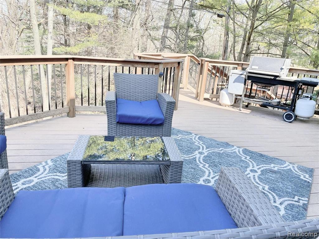674 Charlesina Drive Rochester, MI 48306 - Photo 10 of 38
