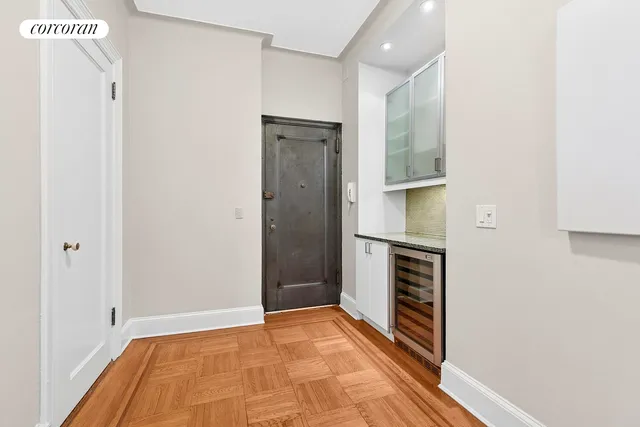 $735,000 | 590 West End Avenue, Unit 7B | Upper West Side