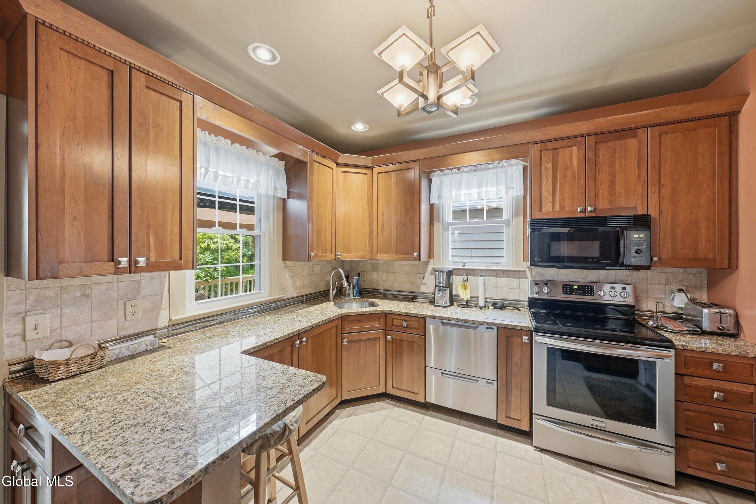 1117 Balltown Road Niskayuna, NY 12309 - Photo 9 of 39 DSC03125