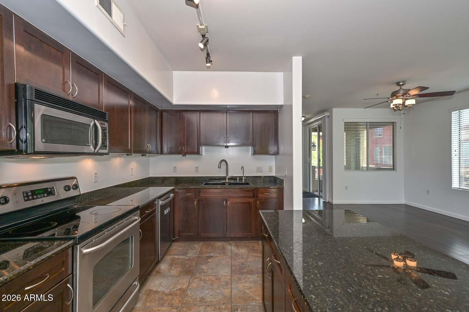1920 East Bell Road, Unit 1130 Phoenix, AZ 85022 - Photo 16 of 54 Kitchen