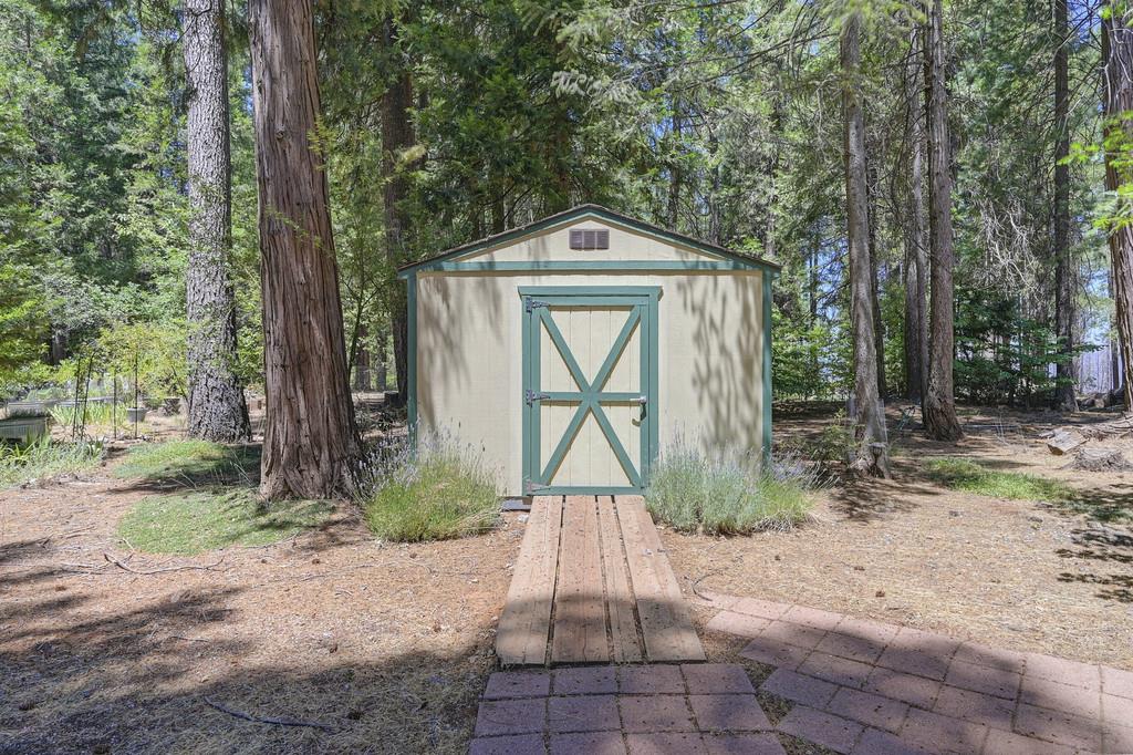 1861 Rubicon Road Georgetown, CA 95634 - Photo 67 of 68 a front view of a house with garden
