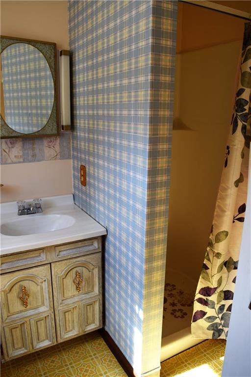 48 Old York Road Washington, PA 15301 - Photo 17 of 23 A full bathroom with shower is also offered in the guest suite.