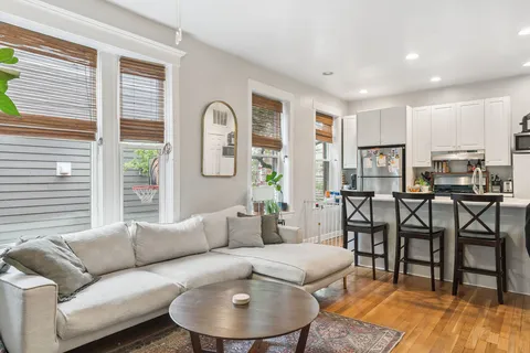 $1,995,000 | 3139 North Clifton Avenue, Chicago, IL 60657