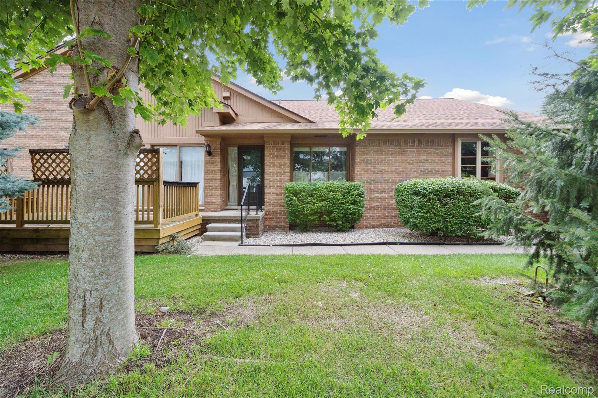 2214 London Bridge Drive Rochester, MI 48307 - Photo 3 of 21 Gallery Image 3