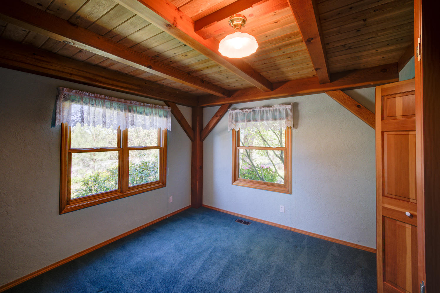22052 Banff Drive Bend, OR 97702 - Photo 15 of 31 15_bedroom