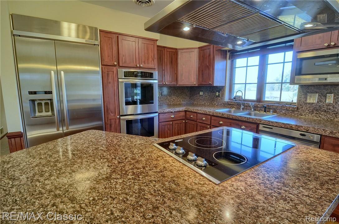 8661 Antcliff Road Howell, MI 48855 - Photo 8 of 38 Antcliff kitchen 2.jpg