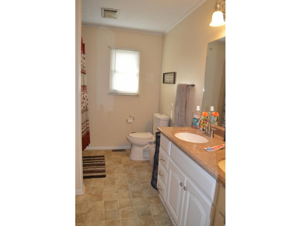 804 Wykle Road Greeneville, TN 37743 - Photo 7 of 11 Large bath with laundry area