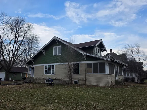 $155,000 | 704 Carver Street North, Winthrop, MN 55396