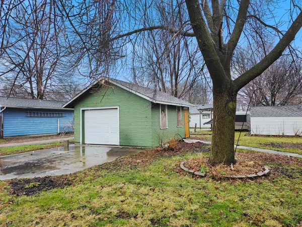 $147,500 | 704 Carver Street North, Winthrop, MN 55396