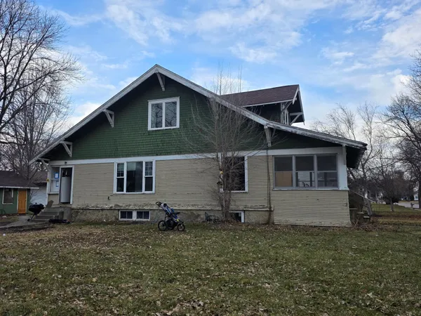 $147,500 | 704 Carver Street North, Winthrop, MN 55396