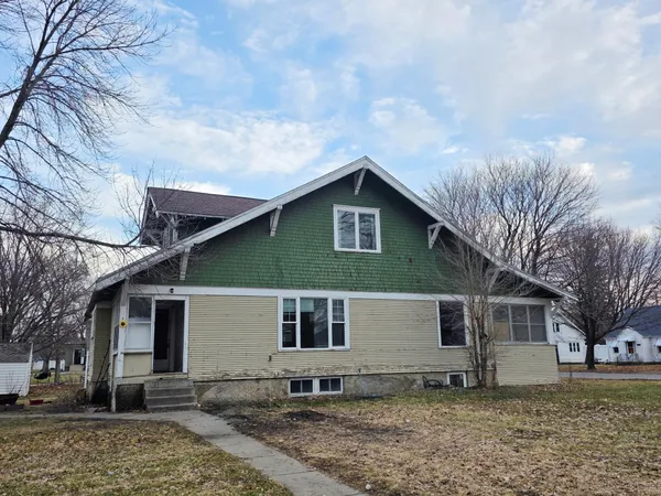 $147,500 | 704 Carver Street North, Winthrop, MN 55396