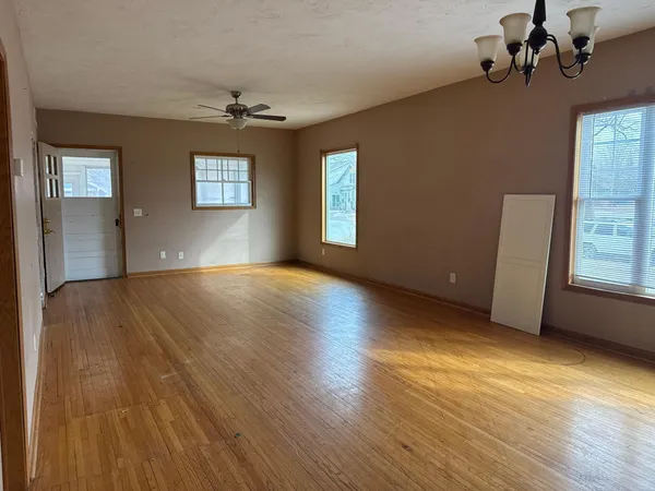 $147,500 | 704 Carver Street North, Winthrop, MN 55396