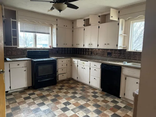 $147,500 | 704 Carver Street North, Winthrop, MN 55396