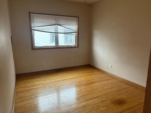 $147,500 | 704 Carver Street North, Winthrop, MN 55396