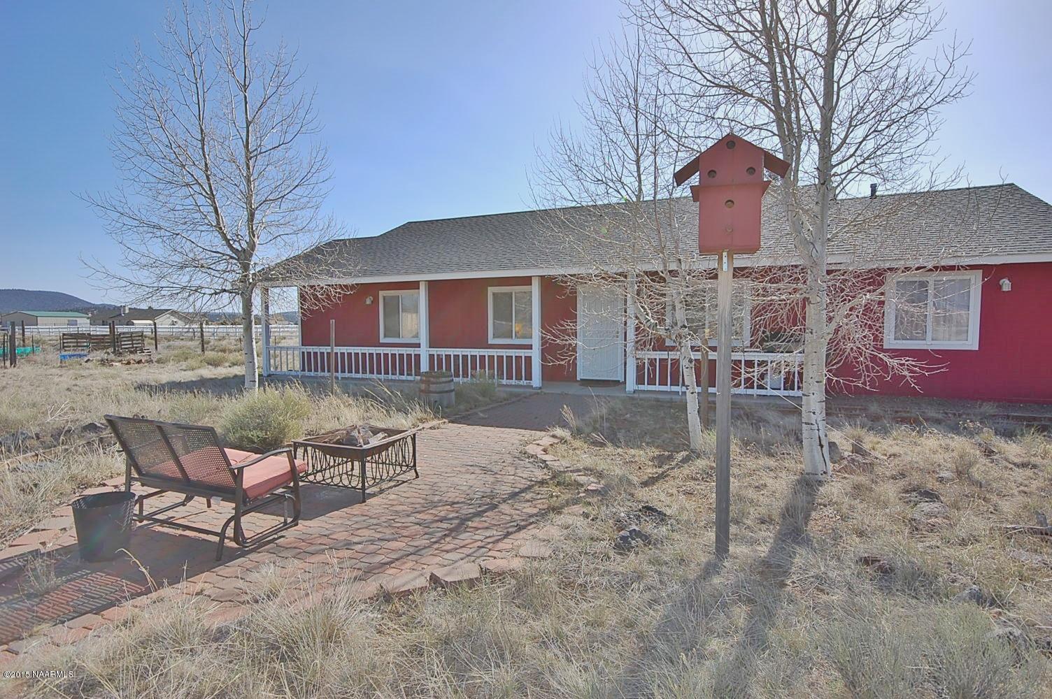 7715 Silver Saddle Road Flagstaff, AZ 86004 - Photo 18 of 23 patio front.JPG