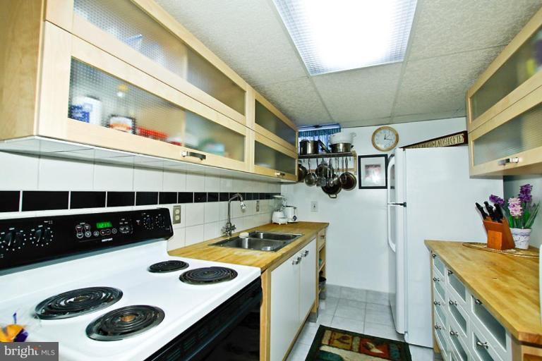7810 Brooklyn Bridge Road Laurel, MD 20707 - Photo 6 of 20 Apartment Kitchen