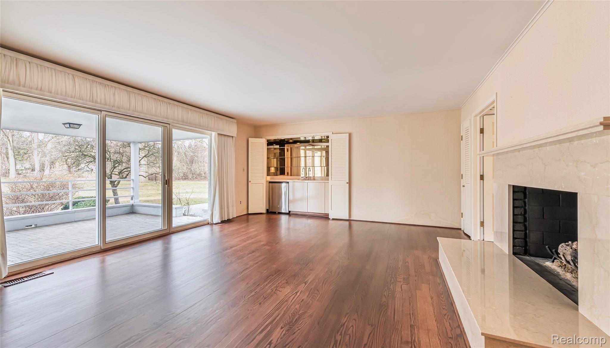 246 Barden Road Bloomfield Hills, MI 48304 - Photo 8 of 25 Family Room View 2