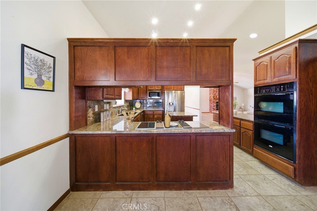 19670 Tonkawan Road Apple Valley, CA 92307 - Photo 19 of 70 Kitchen Nook Area