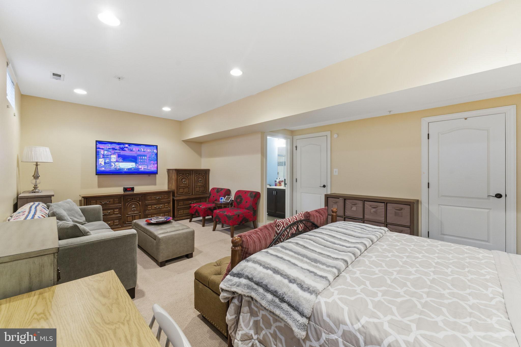 7611 Elmcrest Road Hanover, MD 21076 - Photo 50 of 64 Cozy multifunctional living space retreat.