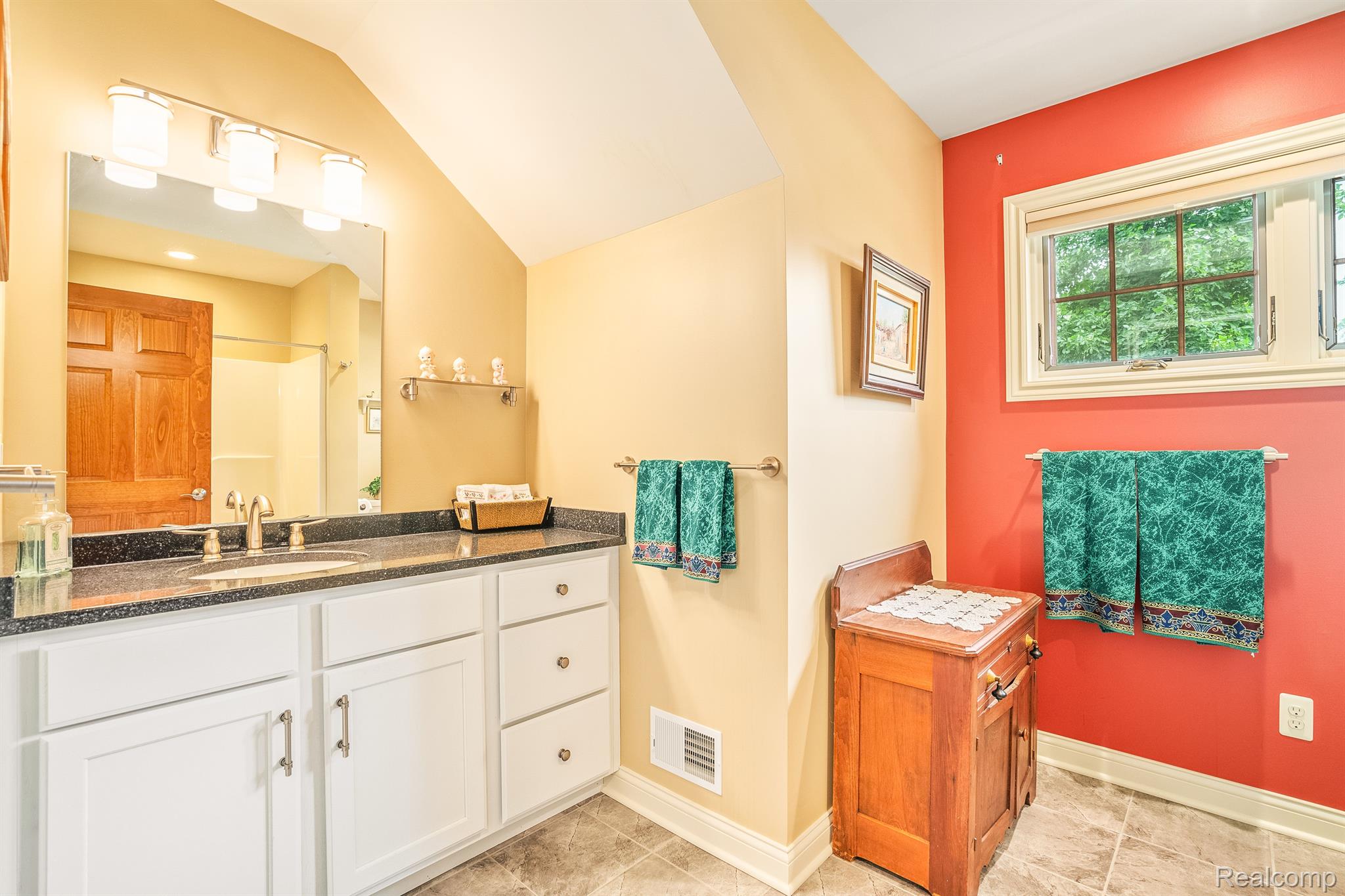 47185 Denton Road Belleville, MI 48111 - Photo 36 of 55 Full Bathroom 2nd floor