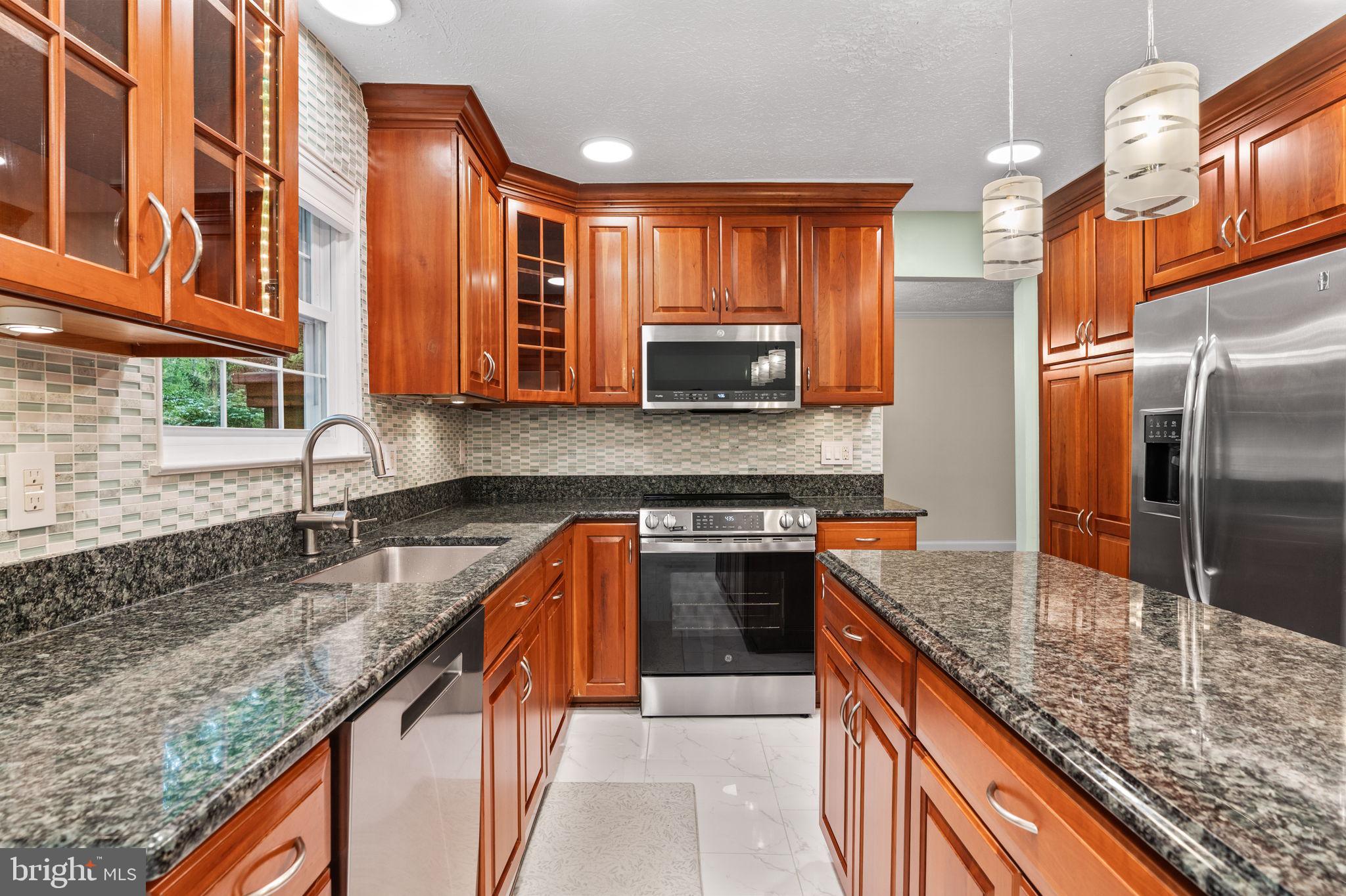1901 Buckthorn Lane Reston, VA 20191 - Photo 20 of 50 Stainless steel appliances