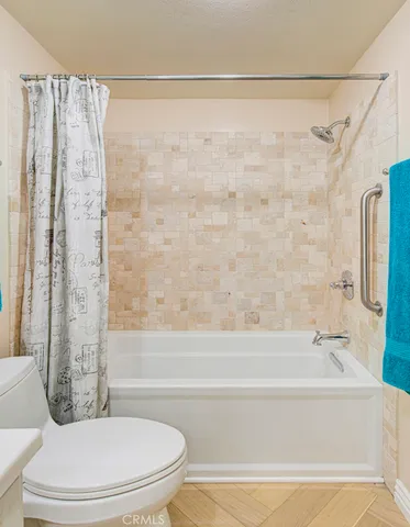 a bathroom with a toilet and a bathtub