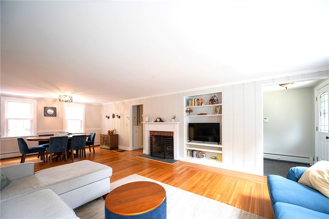 101 Ausdale Road Cranston, RI 02910 - Photo 3 of 46