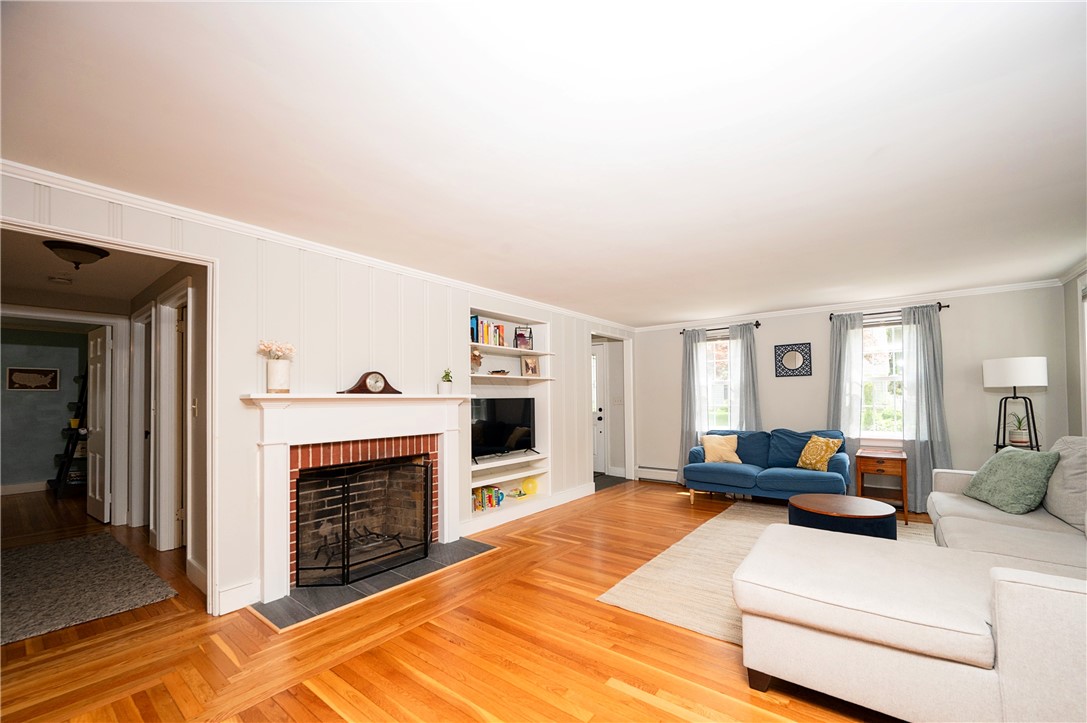 101 Ausdale Road Cranston, RI 02910 - Photo 5 of 46