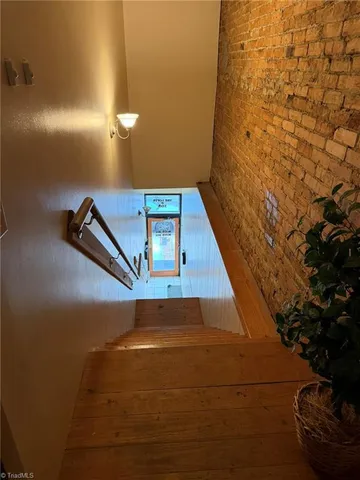 $995 | 105 West Main Street, Elkin, NC 28621