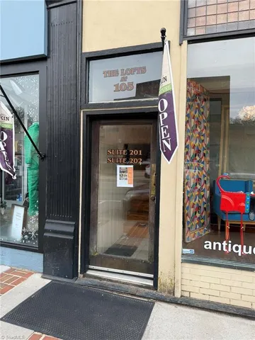 $995 | 105 West Main Street, Elkin, NC 28621