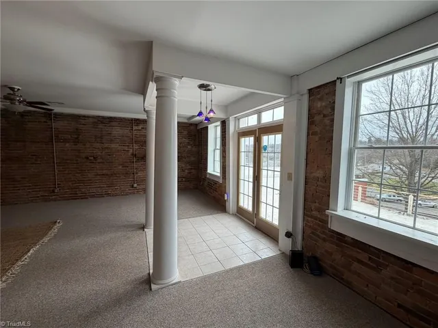 $995 | 105 West Main Street, Elkin, NC 28621