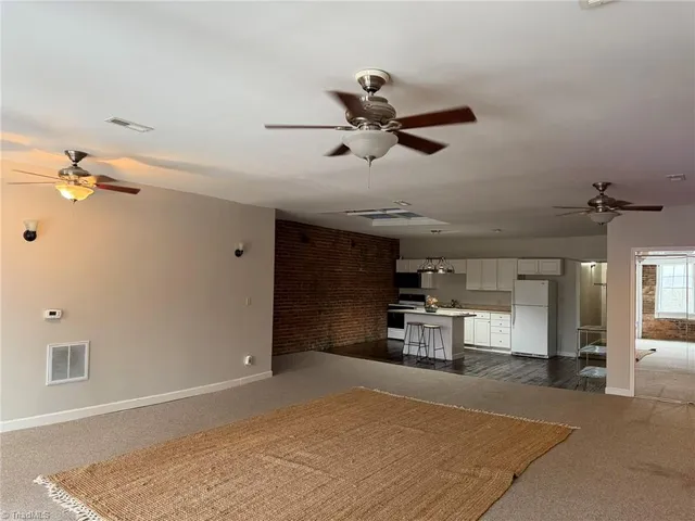 $995 | 105 West Main Street, Elkin, NC 28621