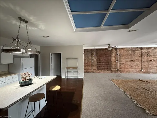 $995 | 105 West Main Street, Elkin, NC 28621