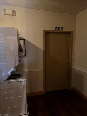 $995 | 105 West Main Street, Elkin, NC 28621