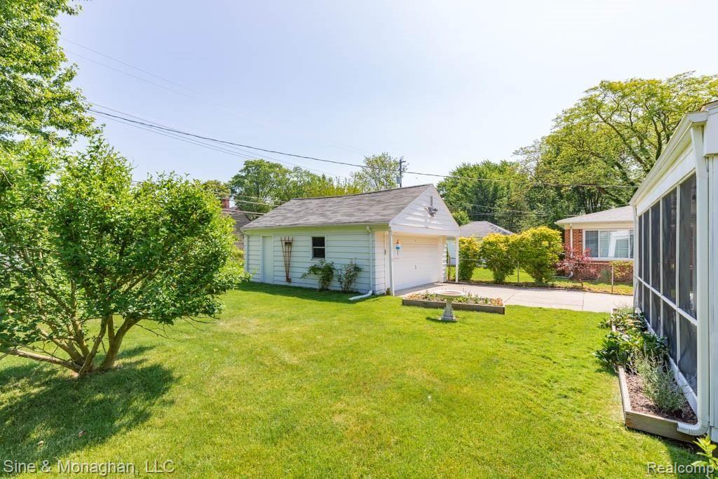 1154 Hampton Road Grosse Pointe Woods, MI 48236 - Photo 21 of 24