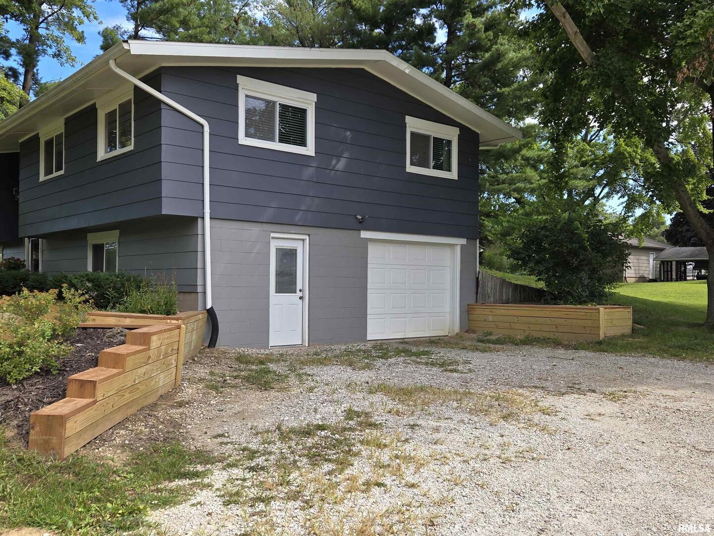 7955 Sugar Grove Road Rushville, IL 62681 - Photo 4 of 28 a view of a house with a yard