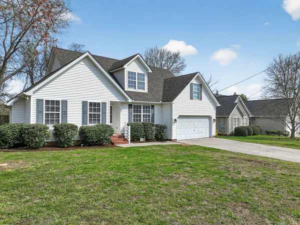 $415,000 | 2212 Spartan Court, Murfreesboro, TN 37128