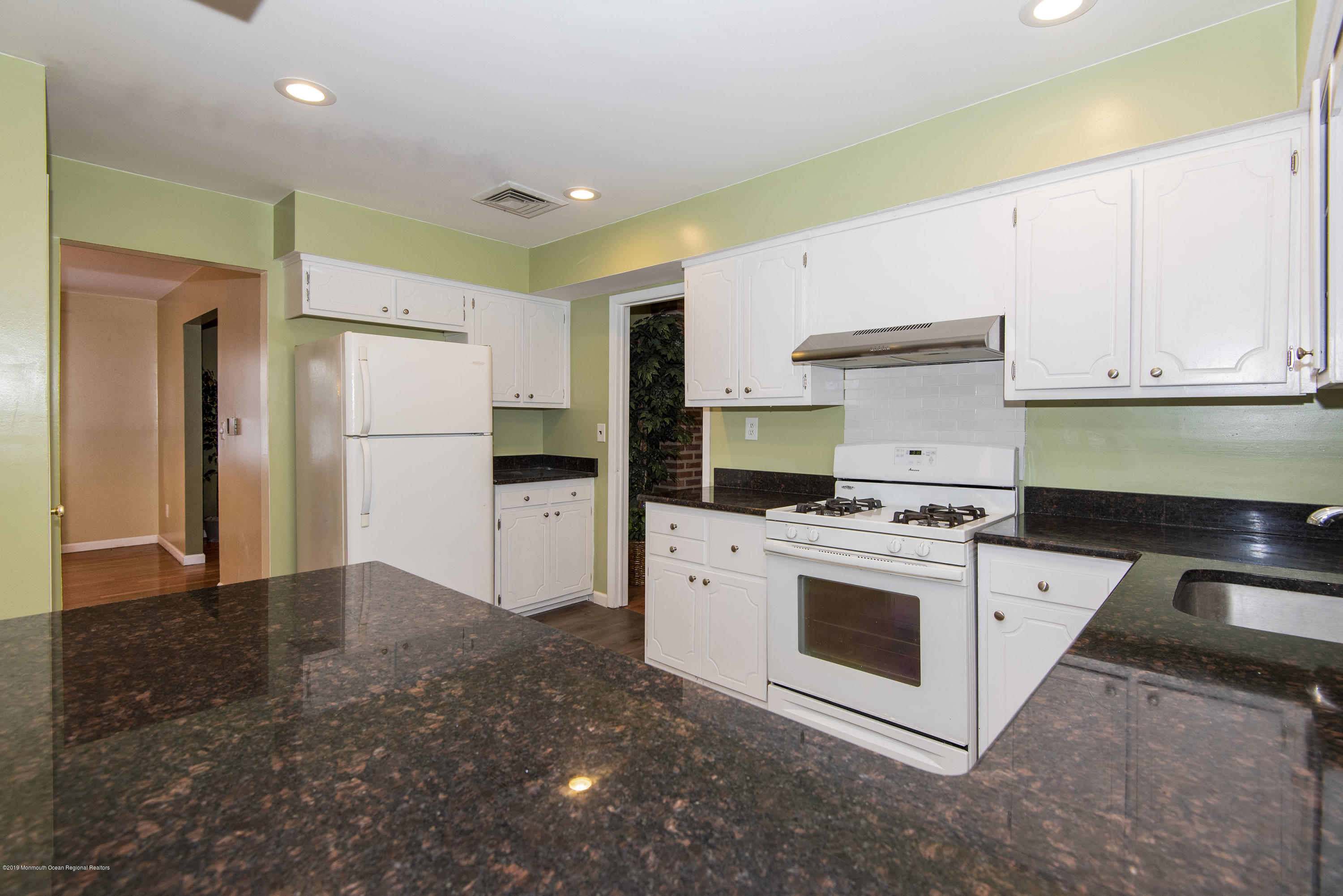 14 Cardinal Road Holmdel, NJ 07733 - Photo 9 of 32 Kitchen_3
